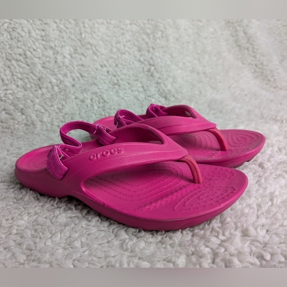 CROCS kid sandals size 8 Nice pink color Elastic in the back